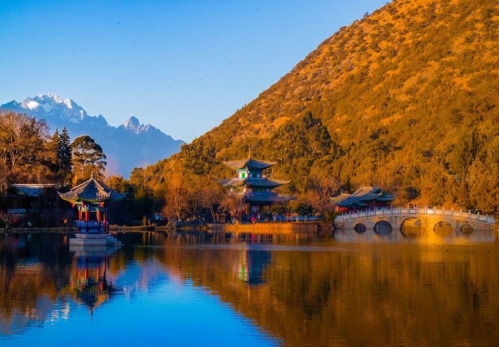 ghe-cong-vien-hac-long-dam-noi-thien-duong-duoi-chan-nui-tuyet.jpg
