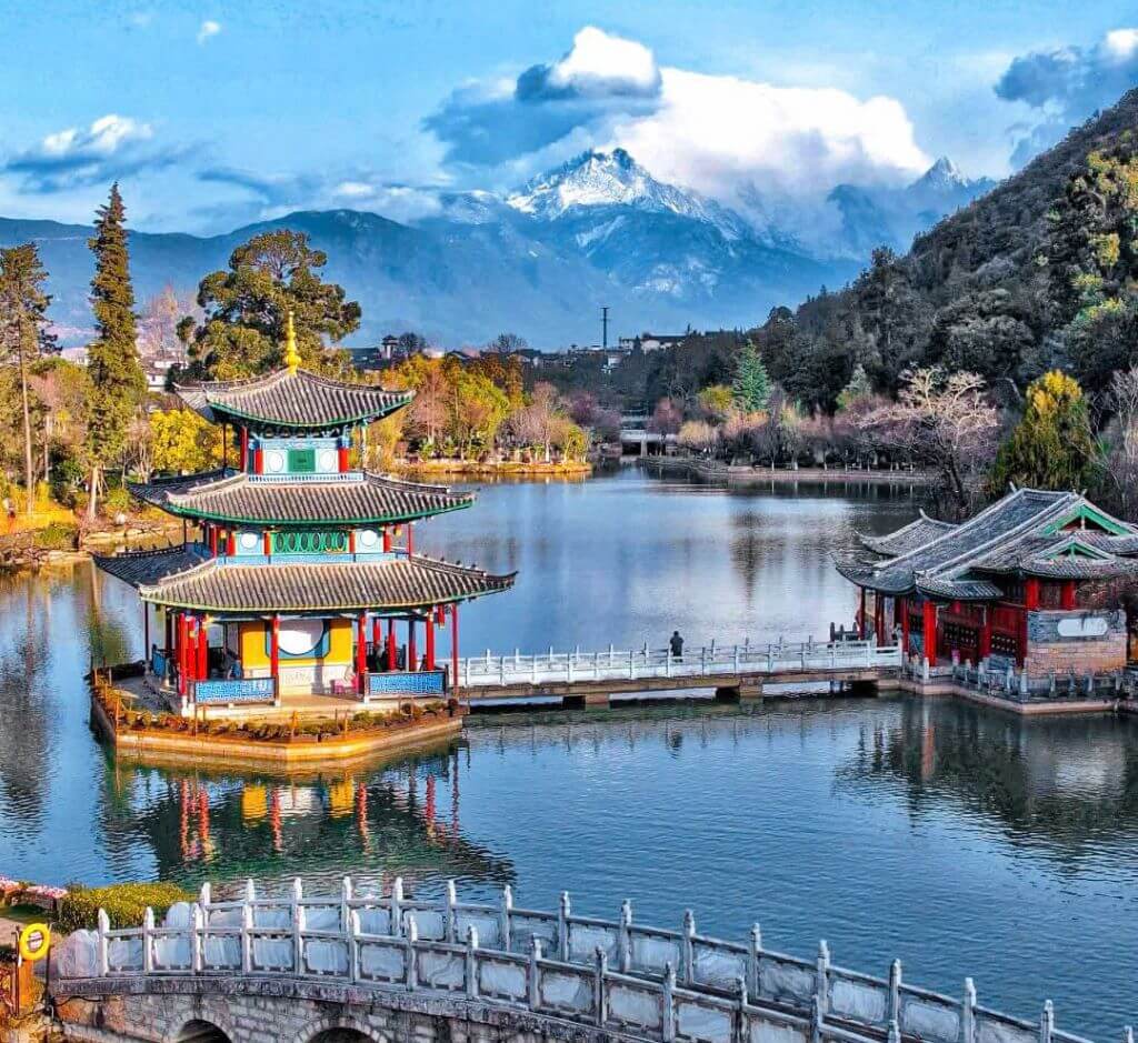ghe-cong-vien-hac-long-dam-noi-thien-duong-duoi-chan-nui-tuyet.jpg