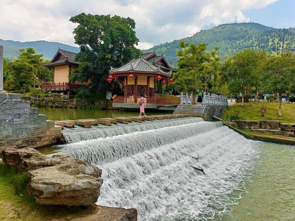 tour-trung-quoc-3n3d-ha-khau-binh-bien-di-lac-kien-thuy.jpg