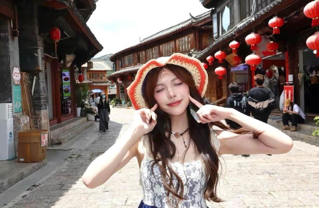 kham-pha-le-giang-co-tran-di-san-dep-bac-nhat-trung-quoc.jpg