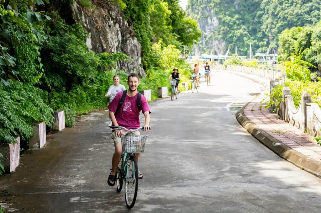 Tour-1-ngay-du-lich-Cat-Ba-khoi-hanh-tu-Ha-Noi-tham-vinh-Lan-Ha.jpg