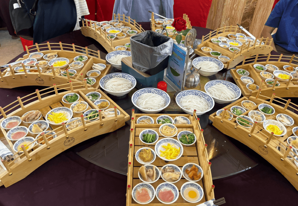 bun-qua-cau-bieu-tuong-am-thuc-noi-tieng-van-nam.jpg