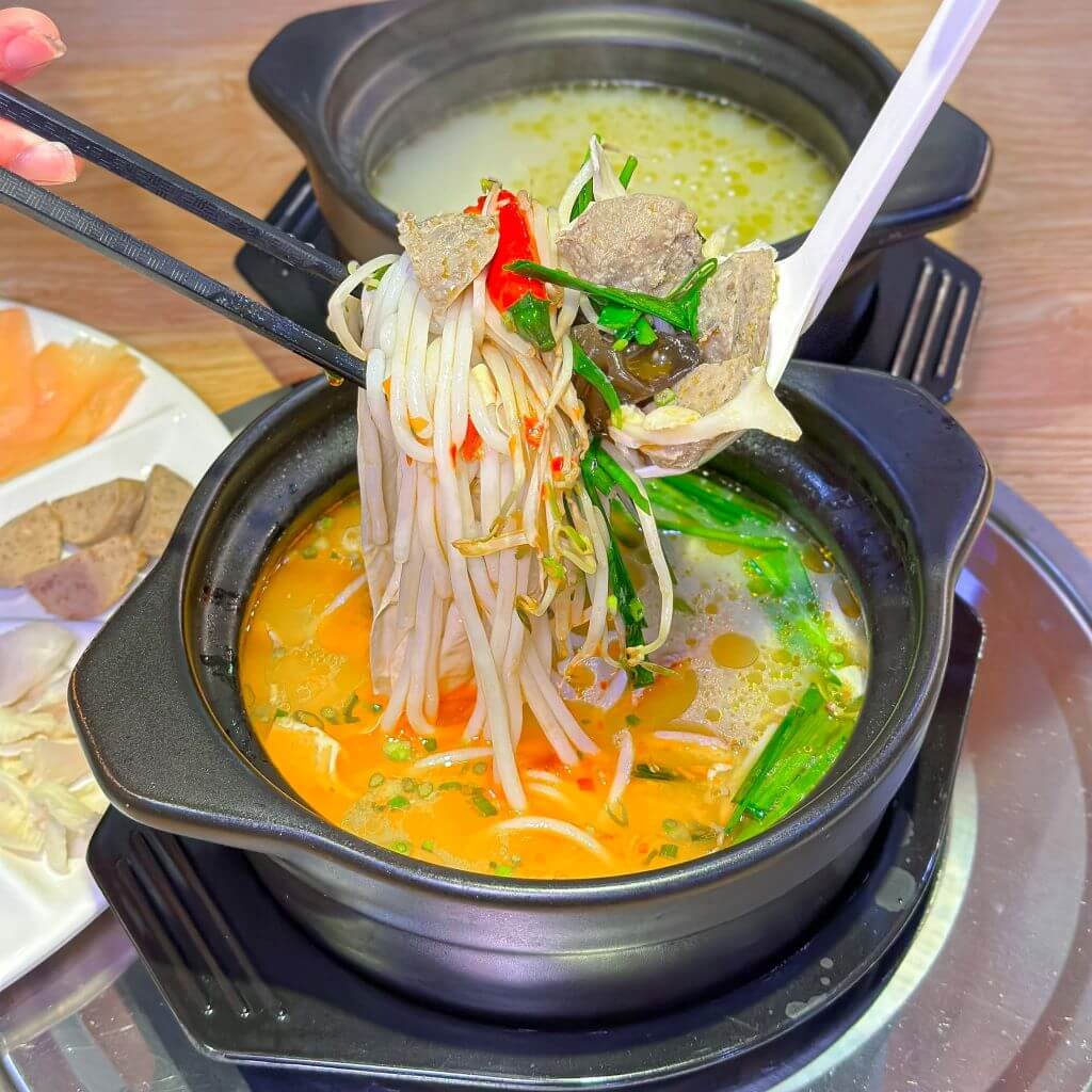 bun-qua-cau-bieu-tuong-am-thuc-noi-tieng-van-nam.jpg