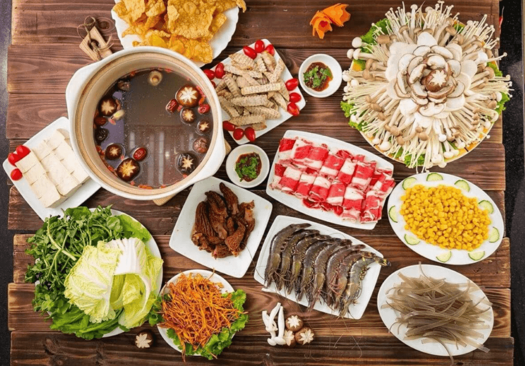 thuong-thuc-lau-nam-van-nam-tai-con-minh-vi-ngon-kho-quen.jpg