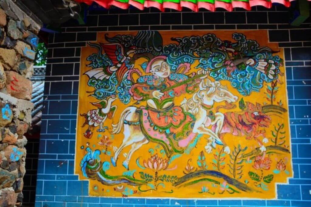 ngoc-thuy-trai-lang-co-600-nam-bi-an-giua-dat-troi-van-nam.jpg