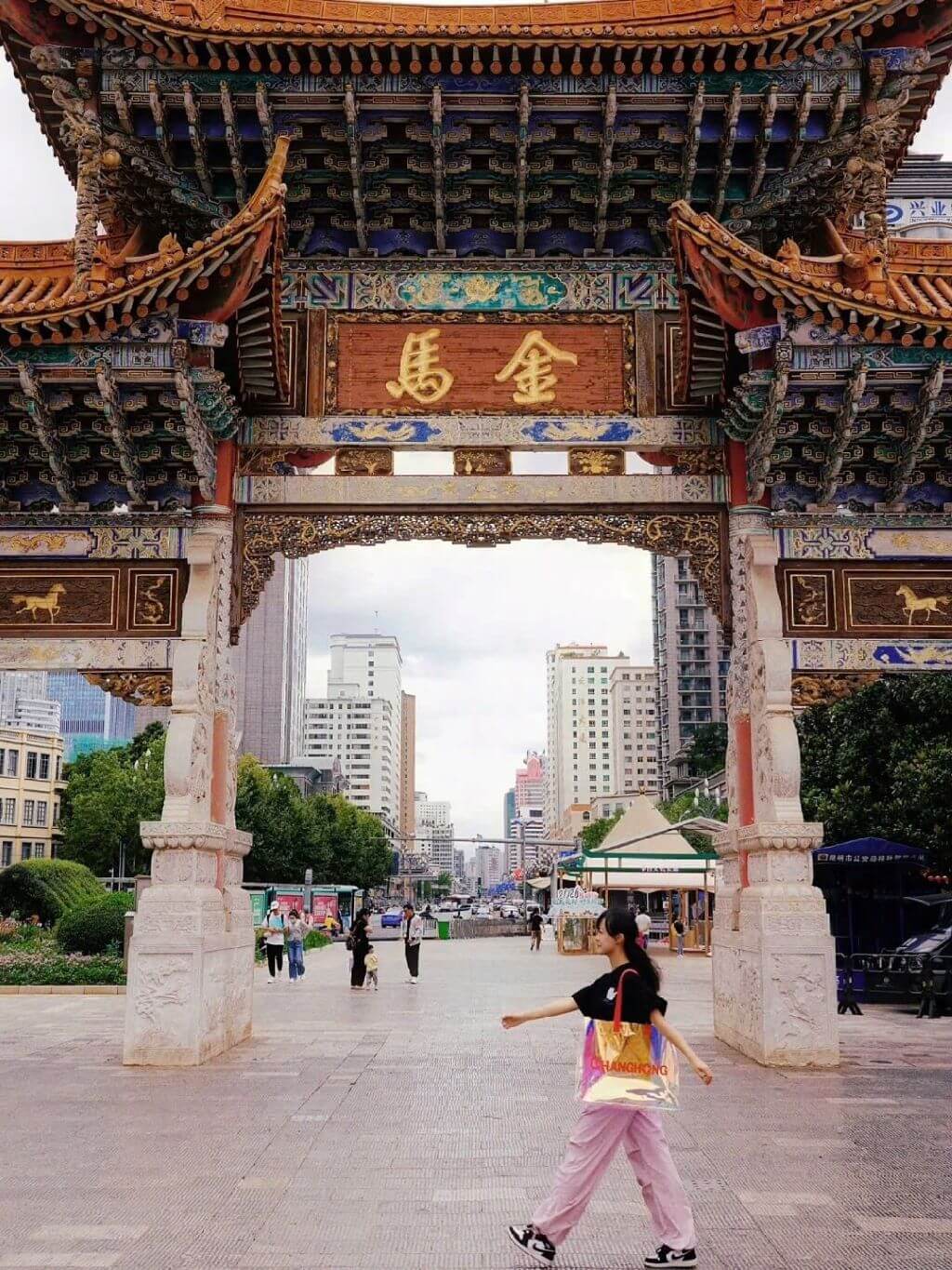 pho-kim-ma-bich-ke-diem-dao-bo-dep-nhu-tranh-giua-long-con-minh.jpg
