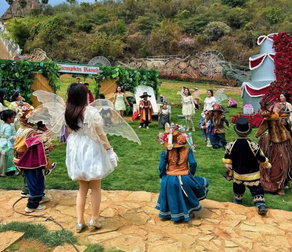 vuong-quoc-ti-hon-o-con-minh-the-gioi-co-tich-giua-doi-thuc.jpg