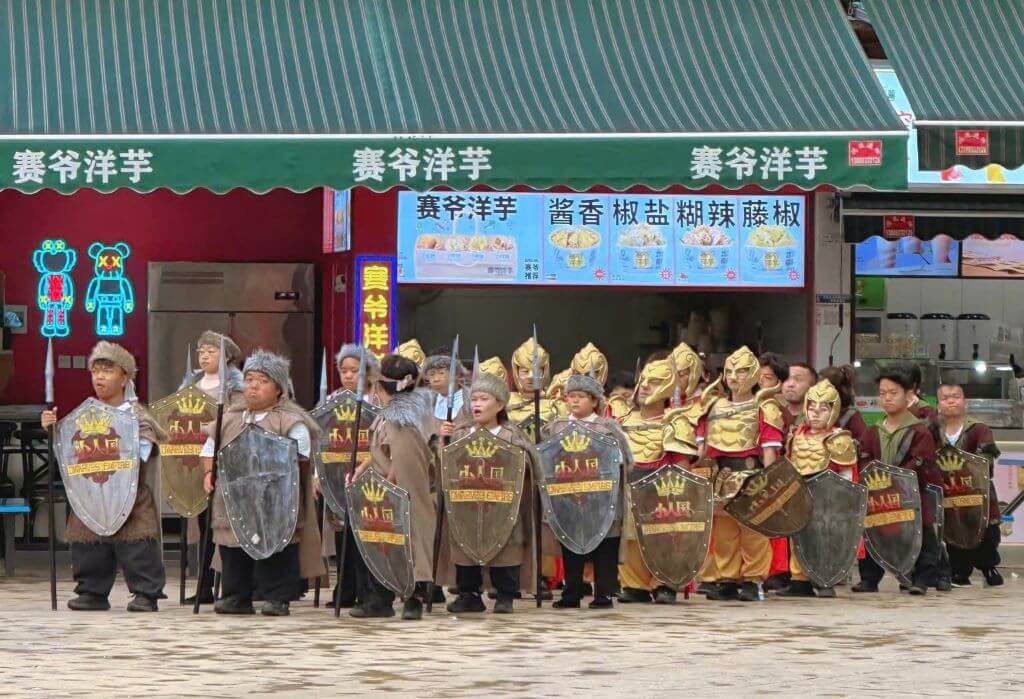 vuong-quoc-ti-hon-o-con-minh-the-gioi-co-tich-giua-doi-thuc.jpg